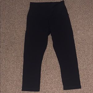 black cropped lulu lemon leggings